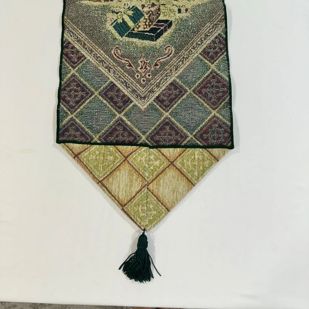 Vintage Christmas Tree Tapestry Table Runner Tassels Green Gold 70 x 12 Holiday